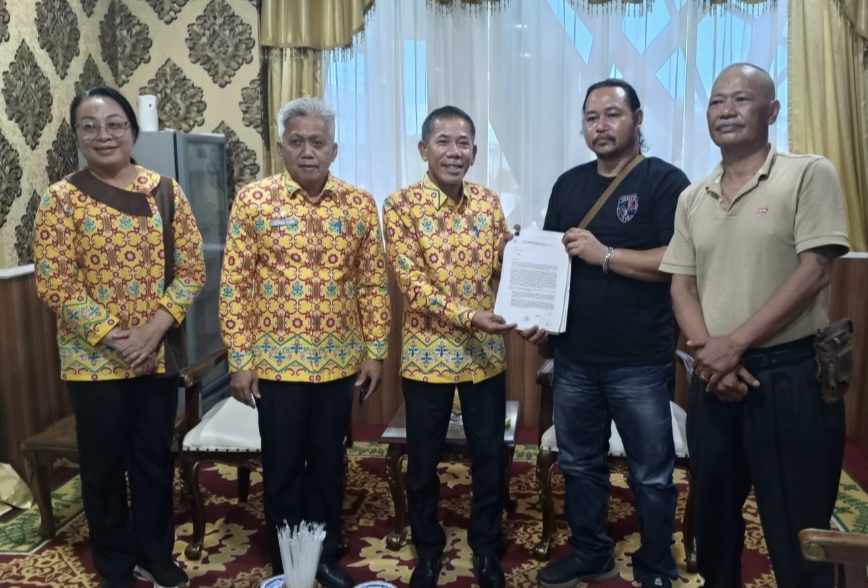 Wakil Bupati Ketapang bersama Warga Danau Buntar