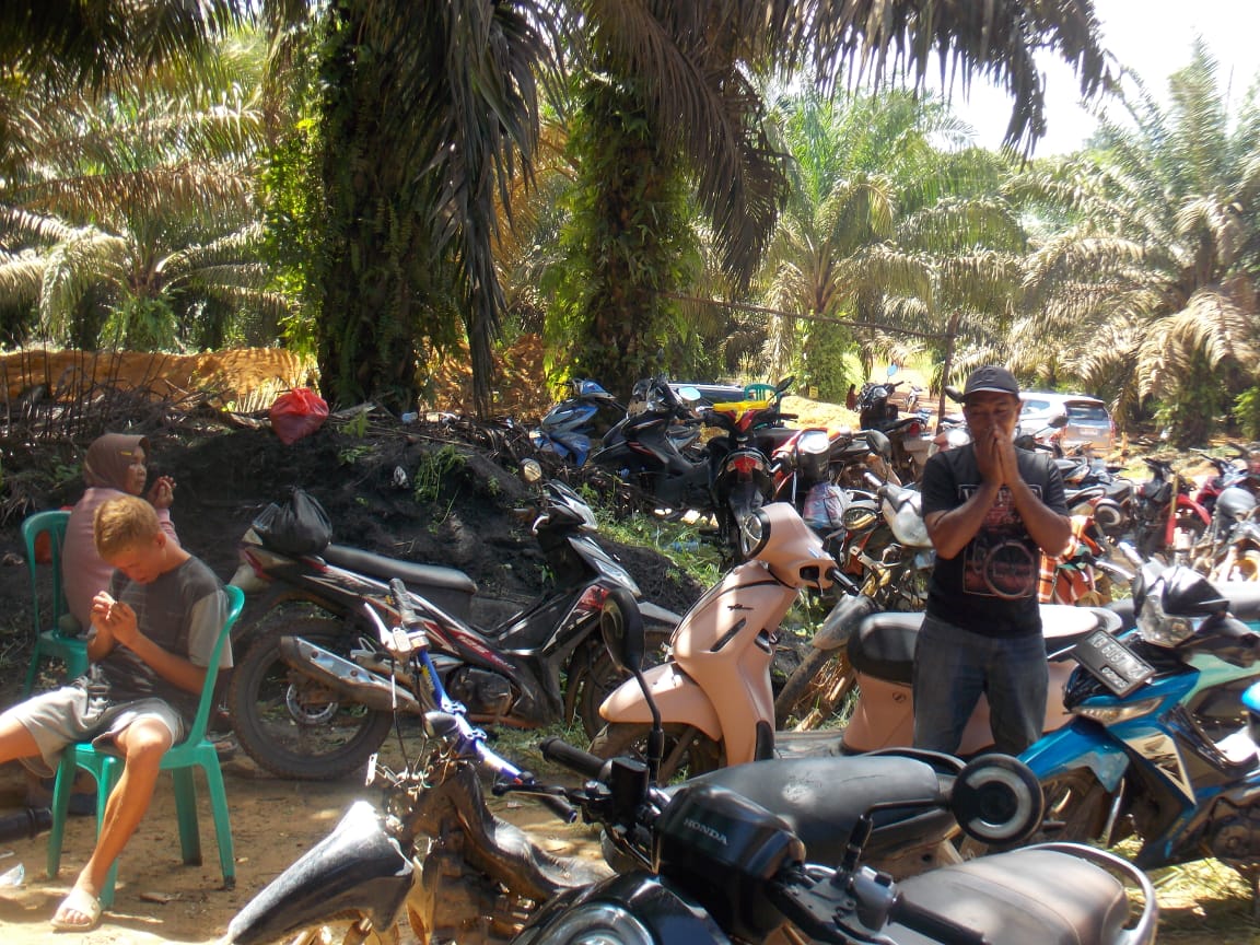 Aksi warga Mambuk Desa Segar Wangi tuntut PT. RSM BGA Group datangkan Kamsen Saragih