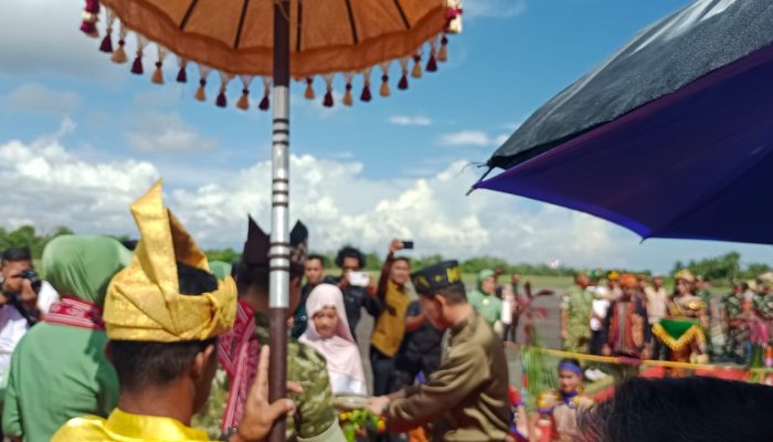 Di Tanah Tuah Ketapang, Pangdam XII/Tanjungpura Disambut Harmoni Adat Melayu dan Dayak