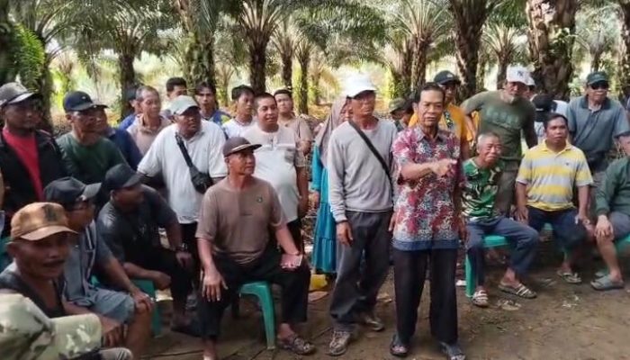 Nyaris Ricuh, Isu Pembongkaran Portal Warga Mambuk Picu Ketegangan,ini Klarifikasi Pj Kades Segar Wangi
