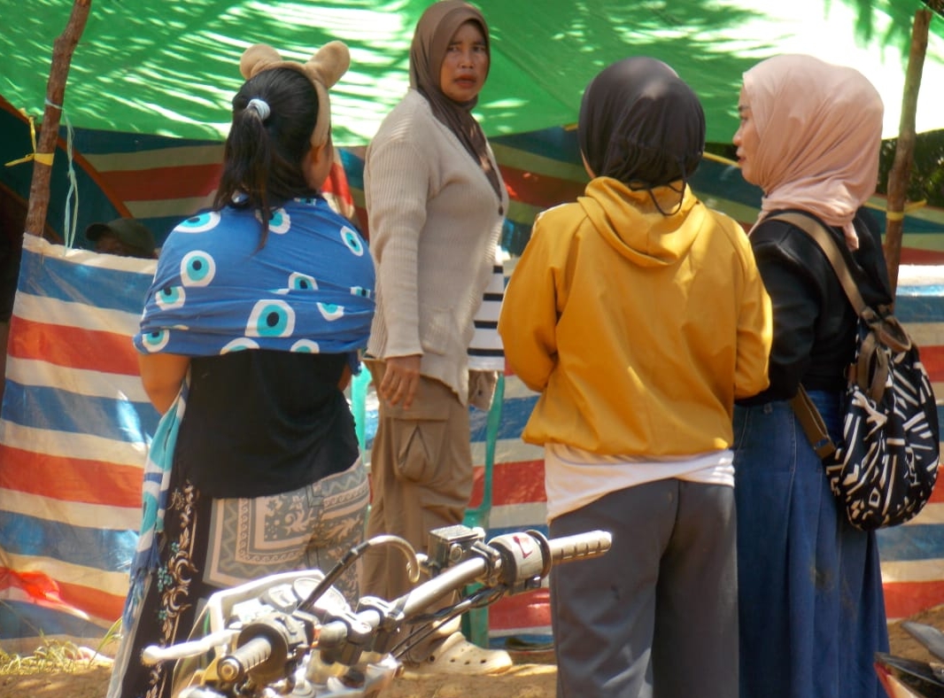 Kaum ibu dusun mambuk ikut serta dalam aksi tuntutan kepada PT. RSM BGA Group /foto :kibaunews
