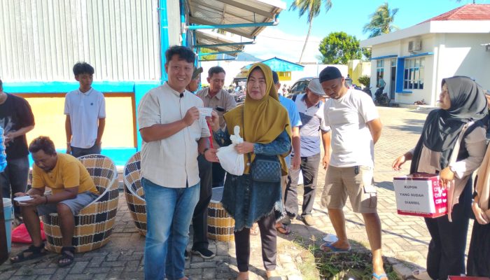 Perdana Bulog Cabang Lampung Selatan Bagikan 800 Paket Hewan Kurban di Bagikan ke Masyarakat 