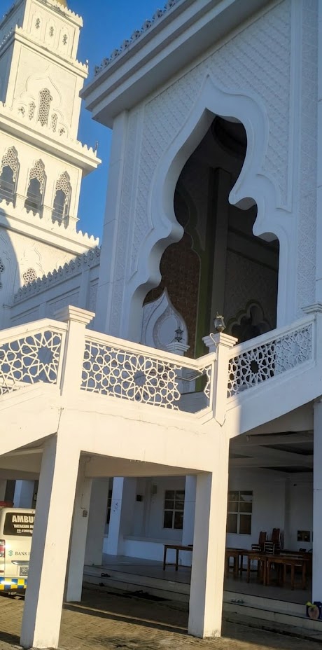Pagar Tangga Masjid Al Ikhlas Jebol/kibaunews