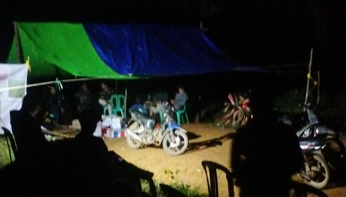 Aksi Warga Mambuk Berlanjut, Tenda Berdiri di Tengah Jalan Sambut Rencana Prosesi Adat