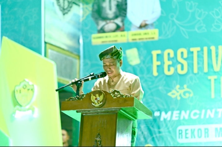 Sekda Ketapang Repalianto mewakili Bupati Ketapang saat pidato pembukaan Festival Syair Gulung di Keraton Matan Muliakerta Ketapang Kalimantan barat(21/5/2026)