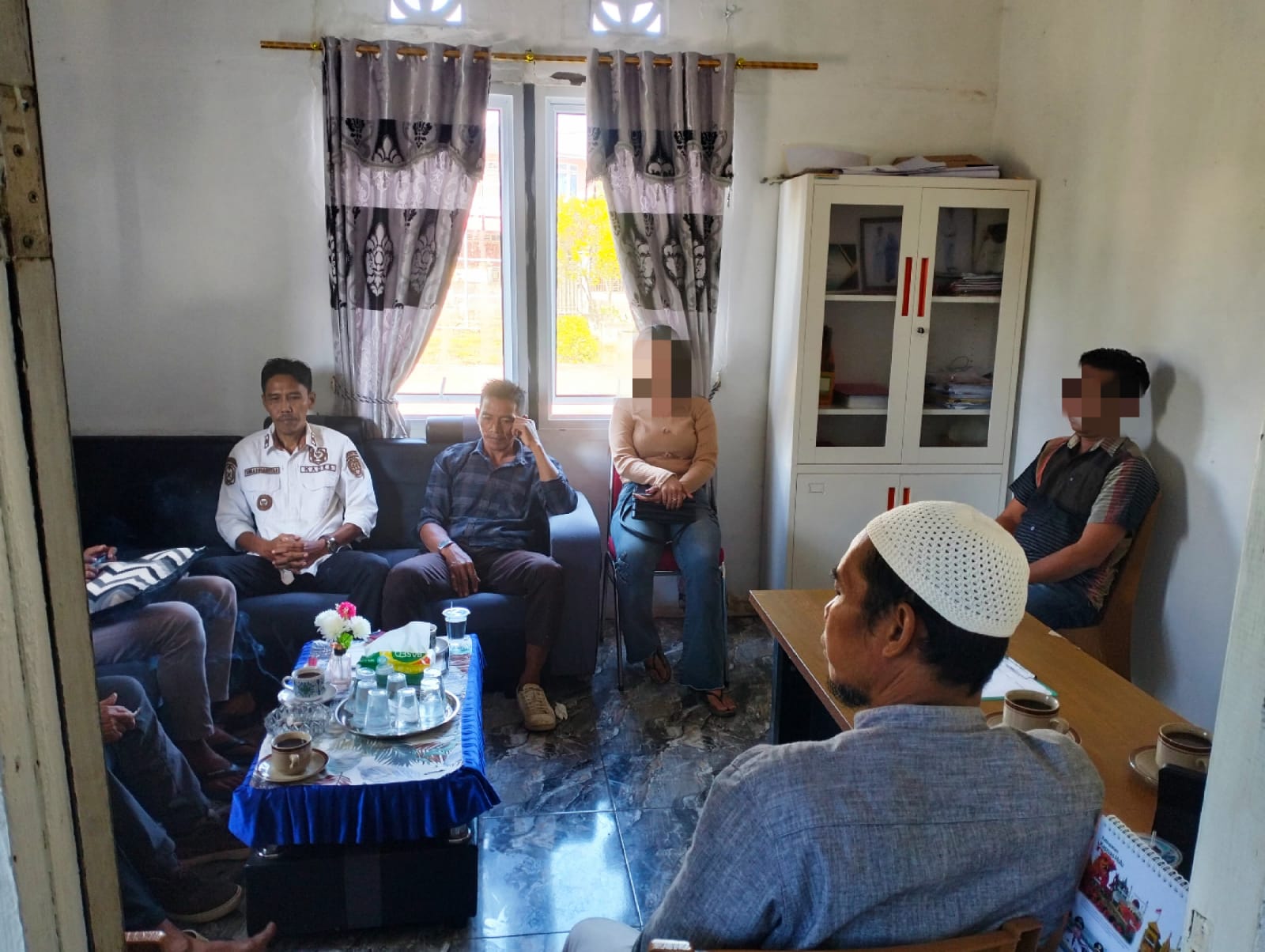 Mediasi di Kantor Desa Teluk Batang terhadap laporan warga atas dugaan kasus perselingkuhan pada 13 April 2026./dok : istimewa