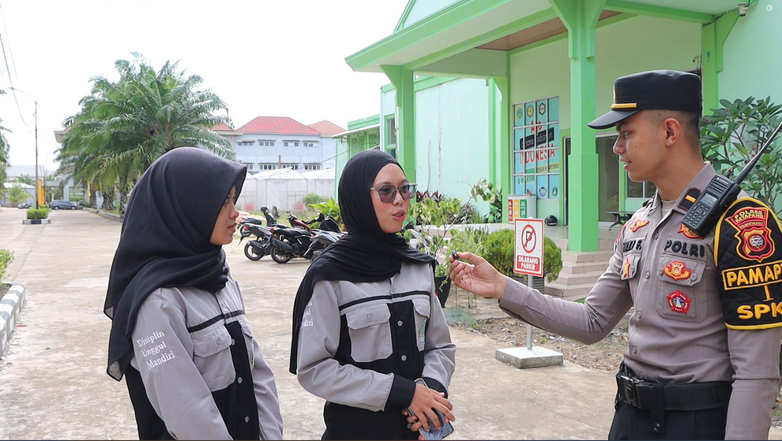 Polres ketapang sosialisasikan Call center