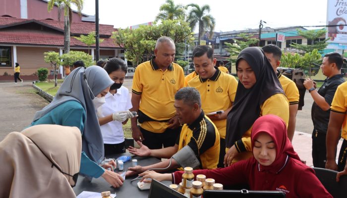 Hari Bhayangkara ke-80, Polres Ketapang dan Bank Mandiri Taspen Gelar Senam Sehat serta Cek Kesehatan Gratis