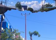 Tiang Listrik “Jemuran Raksasa” di Jalan Gatot Subroto Tuai Tanggapan Warga, Ini Kata PLN