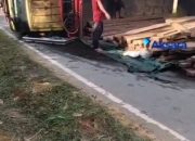 Viral!!!Video Truk Bermuatan Kayu Belian Terguling di Sandai,Polisi Tampak Lakukan Pengamanan Lokasi