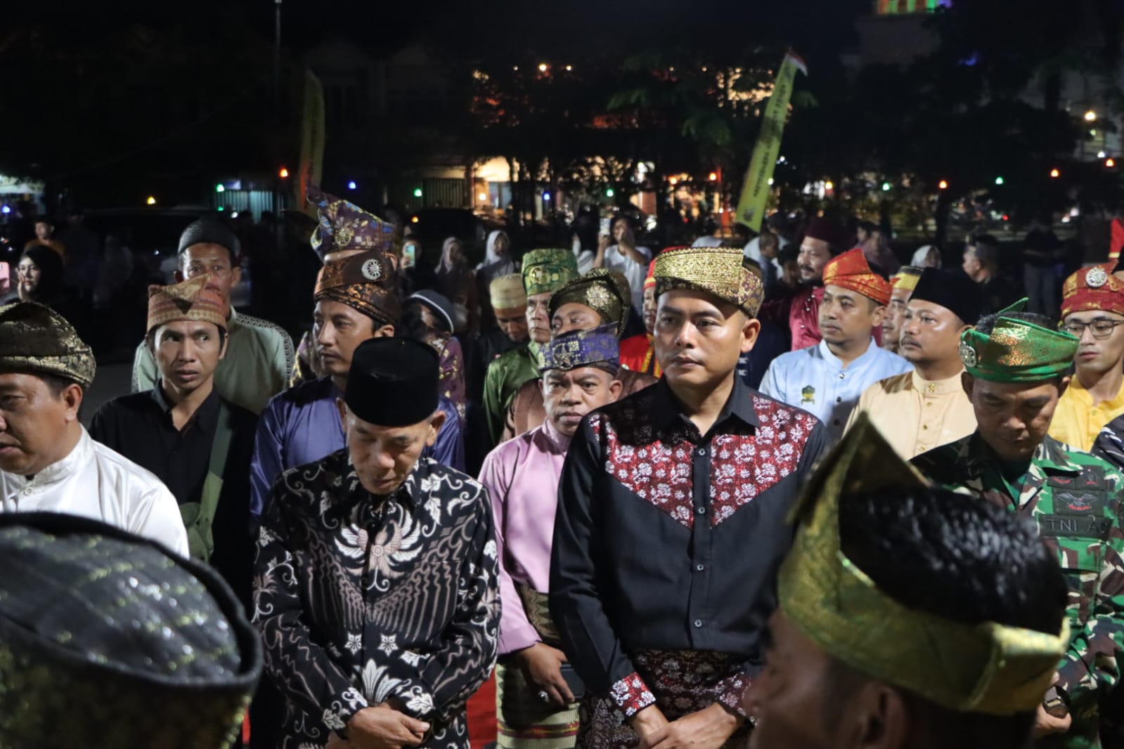 Wakil Bupati Ketapang Jamhuri Amir bersama pejabat lain saat menghadiri acara pencucian pusaka tanah kayong