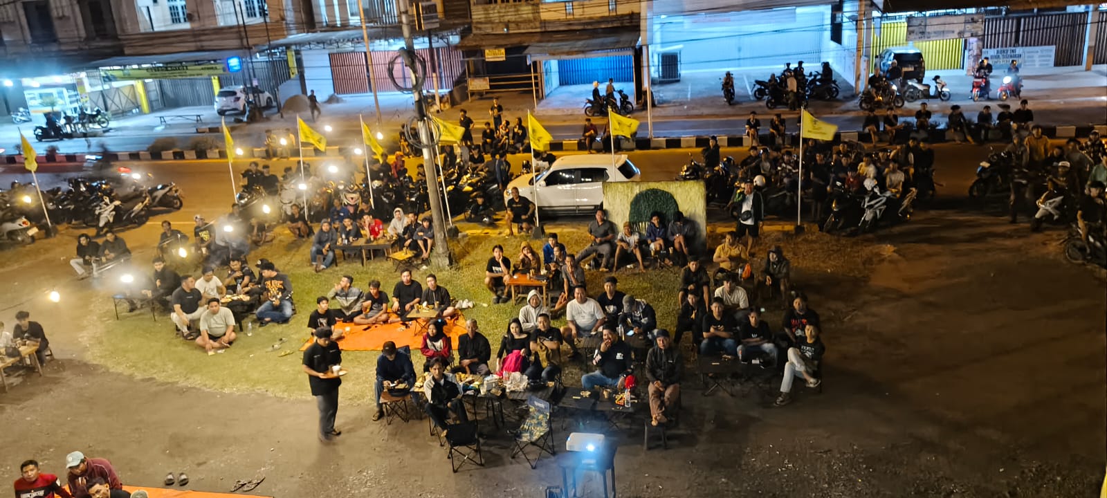 Suasana Nobar Pildun di halaman DPD Golkar Ketapang saat Belgia Versus Spanyol, Sabtu dinihari 11 juli 2026