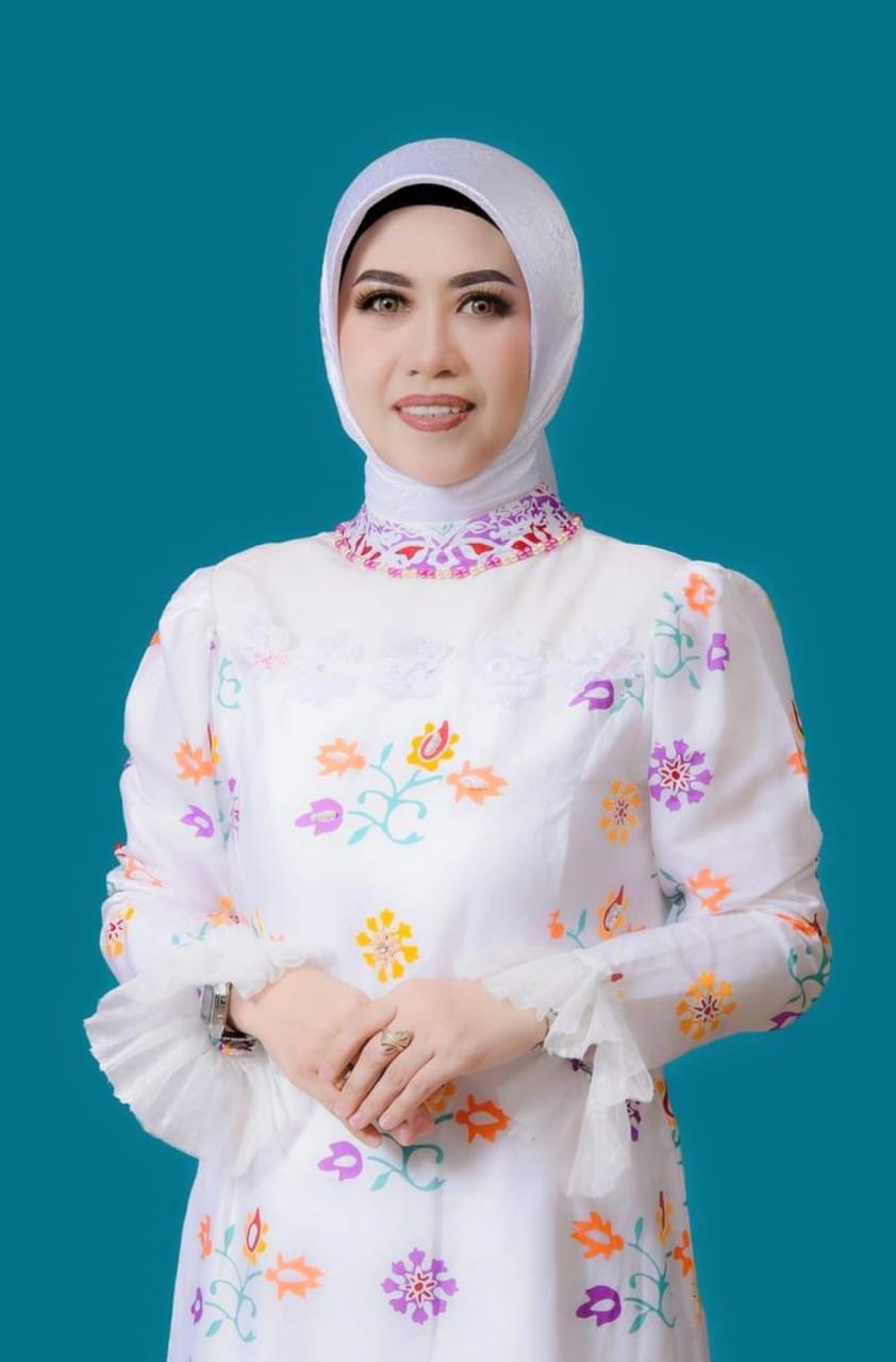 Rina Mutia, Tokoh Budaya Melayu dan Perias Pengantin kabupaten Ketapang /dok : istimewa