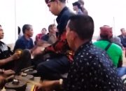 Membayar Pesalin, Simbol Penghormatan dalam Adat Perkawinan Dayak yang Terus Dilestarikan