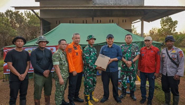 Tangani Karhutla di Kendawangan, Pemkab Ketapang Salurkan Bantuan untuk Tim Gabungan