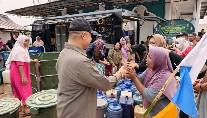 Krisis Air Bersih Meluas, Sungai Bakau hingga Muliakerta Disuplai Air Hasil Olahan RO