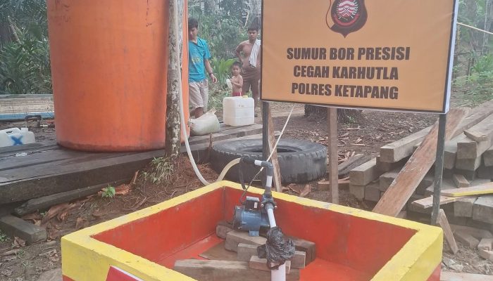 Heboh,Sumur Bor Bantuan Swasta di Desa Menyumbung Dipasangi Plang Polri