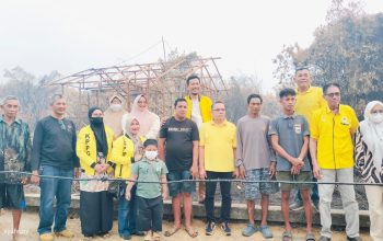 Jajaran DPD Partai Golkar Kabupaten Ketapang dengan menyambangi posko tim gabungan di Kilometer 5, Desa Sungai Pelang, Kecamatan Matan Hilir Selatan (MHS), Minggu (6/9/2026)