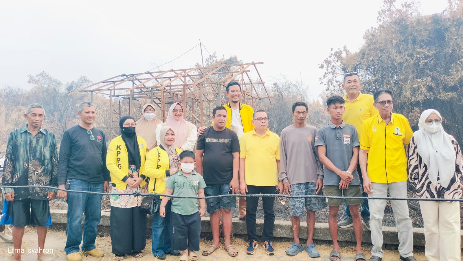 Jajaran DPD Partai Golkar Kabupaten Ketapang dengan menyambangi posko tim gabungan di Kilometer 5, Desa Sungai Pelang, Kecamatan Matan Hilir Selatan (MHS), Minggu (6/9/2026)