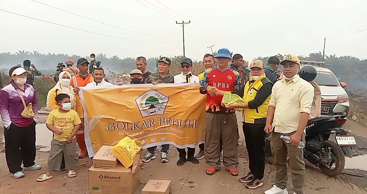 jajaran DPD Partai Golkar Kabupaten Ketapang dengan menyambangi posko tim gabungan di Kilometer 5, Desa Sungai Pelang, Kecamatan Matan Hilir Selatan (MHS), Minggu (6/9/2026).