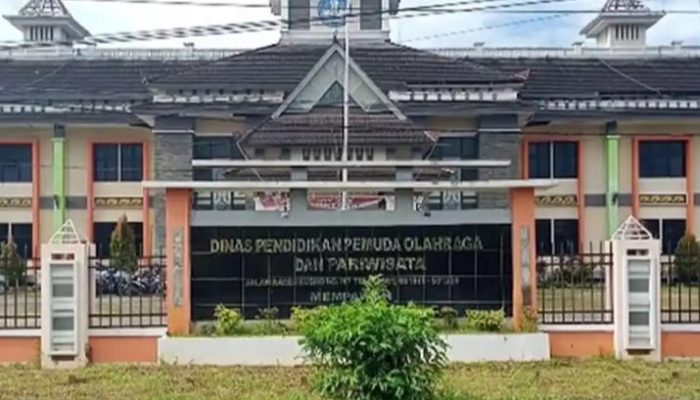 Dugaan Mark-Up 300 Laptop Disdikpora Mempawah Disorot,APH Disebut Sudah Mencium