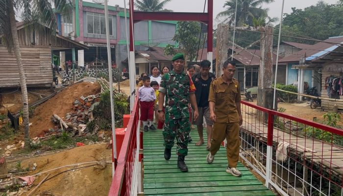 Peresmian Jembatan Gantung Perintis Garuda di Dusun Pengao Desa Tembawang Bale