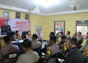 Kapolres Ketapang Tekankan Integritas dan Kedekatan dengan Warga Saat Kunjungi Polsek Manis Mata